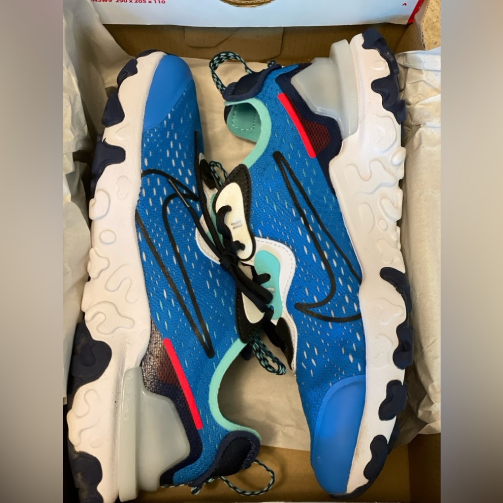 Women’s tennis shoes - Picture 2 of 8